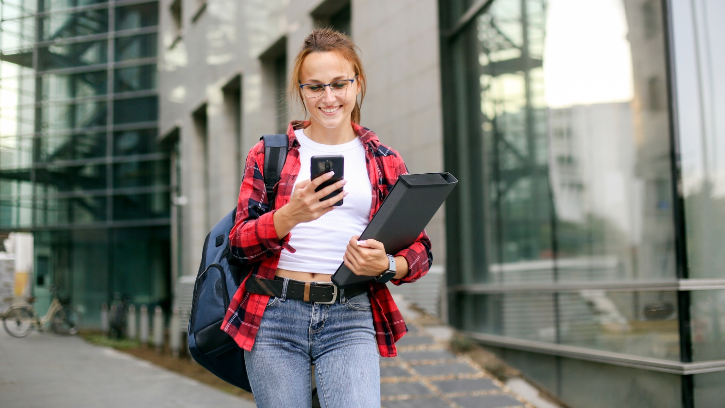 Зошто вреди да користиш апликација покрај редовниот курс?